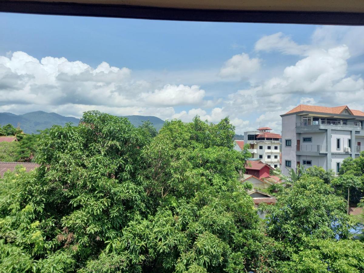 Vang Vieng Queen'S- Mountain View Hotel מראה חיצוני תמונה